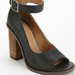 Kelsi Dagger Brooklyn Peep Toe Heels